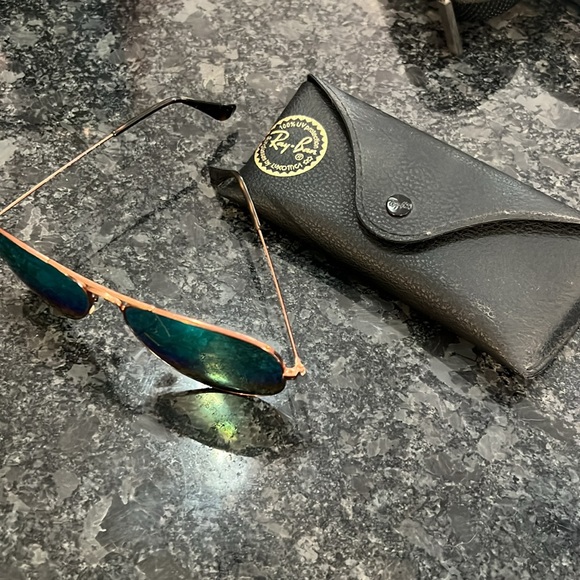 Ray-Ban Aviators - Picture 3 of 4